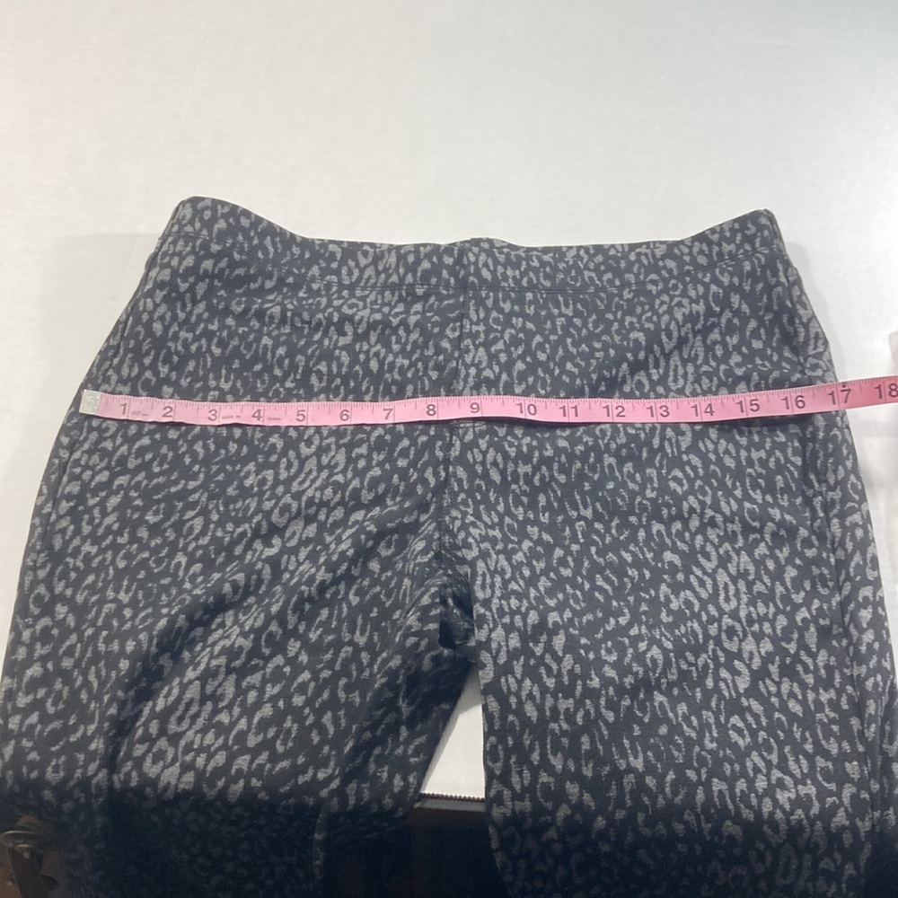✨ St. John’s Bay Animal Print Pull-On Pants ✨ - Picture 8 of 15